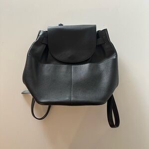 Cuyana Black Pebbled Leather Minimalist Backpack Bag Quiet Luxury 13”